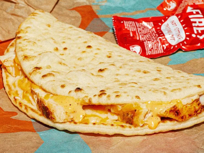 Review: 3 Cheese Chicken Flatbread Melt from Taco Bell